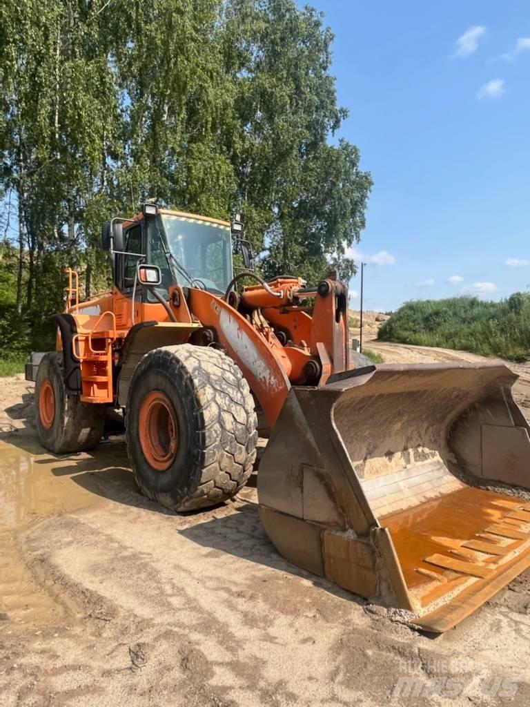 Doosan 420 Колесни товарачи
