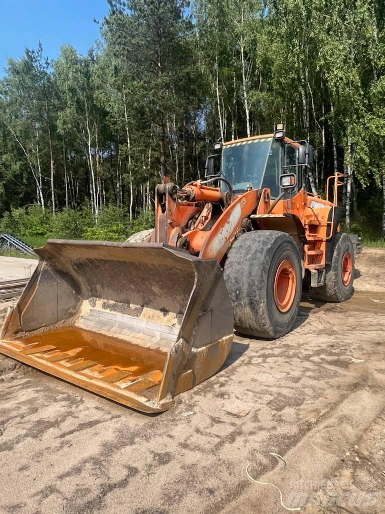 Doosan 420 Колесни товарачи