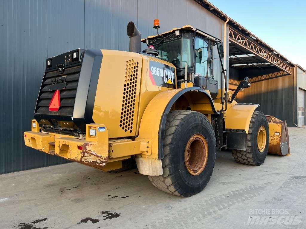 CAT 966M Колесни товарачи