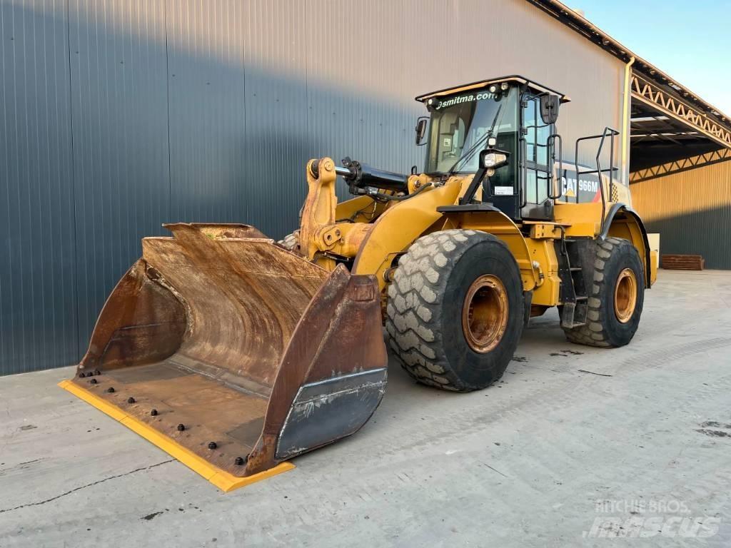 CAT 966M Колесни товарачи