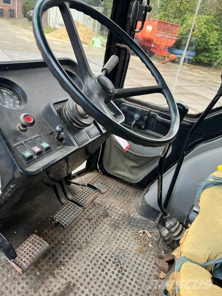 Case IH 745 XL Трактори