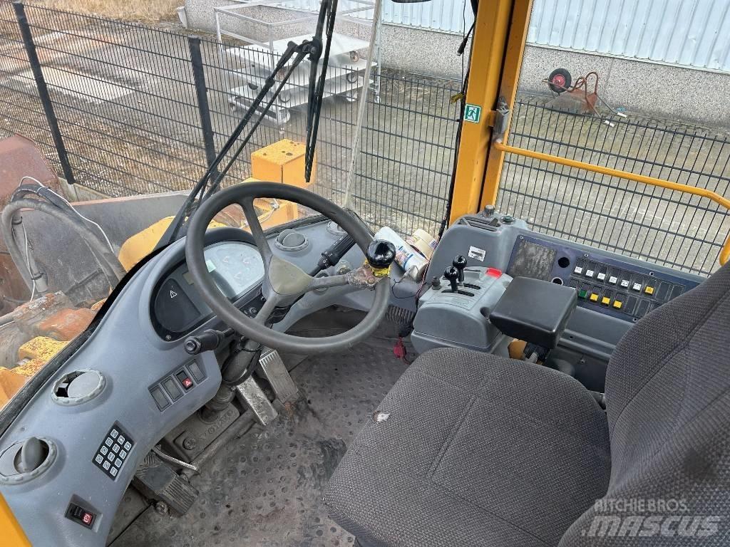 Volvo L 220 E Колесни товарачи