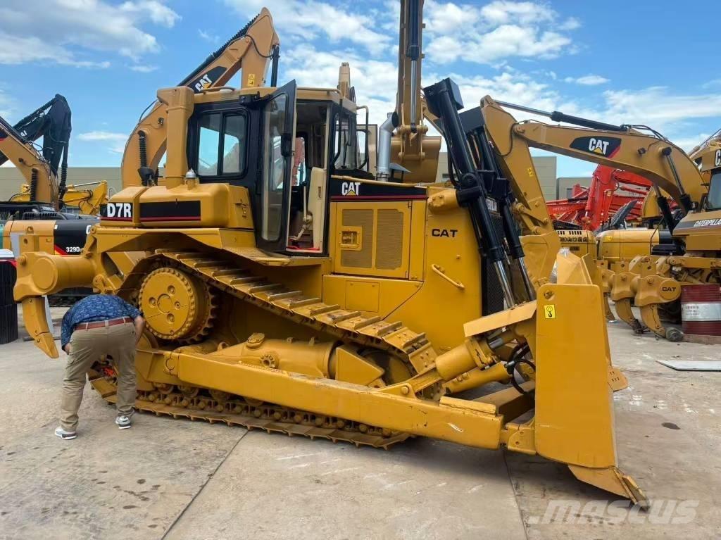 CAT D 7 R Верижни булдозери
