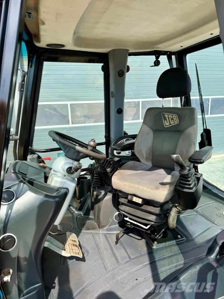 JCB 3 CX Товарач със заден ексватор