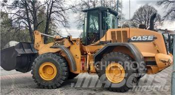 CASE 821 E Колесни товарачи