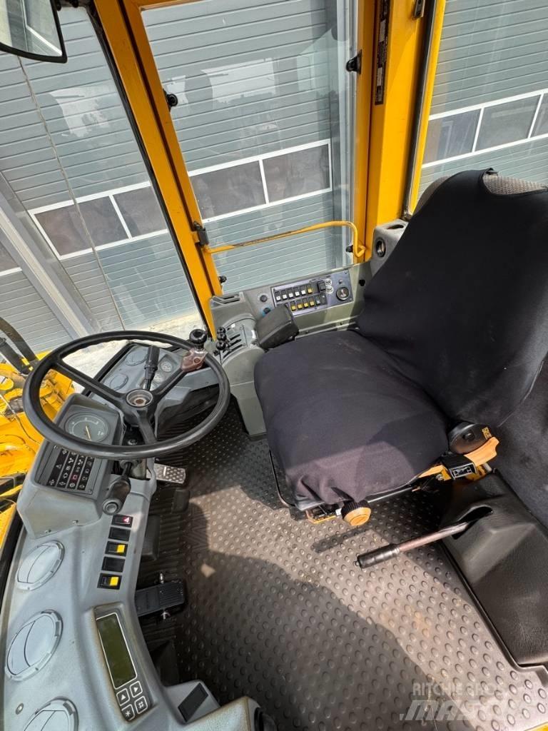 Volvo L90B Колесни товарачи