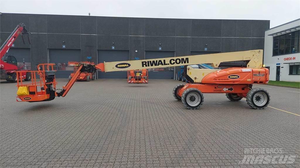 JLG M600JP Телескопични повдигачи
