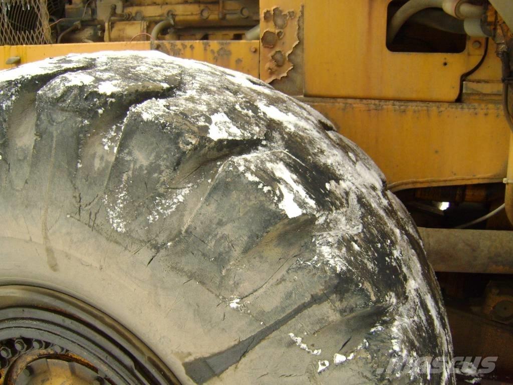 CAT 980B Колесни товарачи