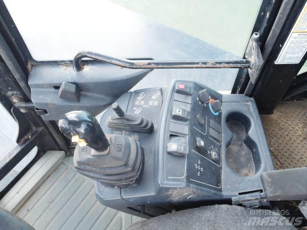 CAT 908 Колесни товарачи