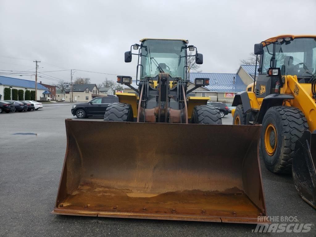 Komatsu WA 200 Колесни товарачи