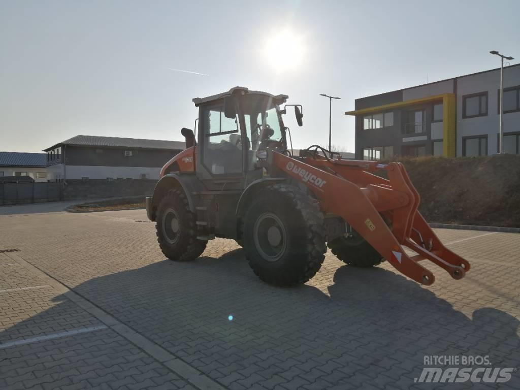 Atlas AR640 Колесни товарачи