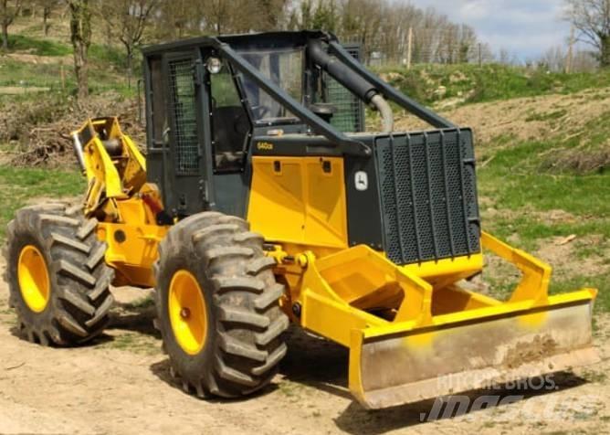 John Deere 640 Скидери
