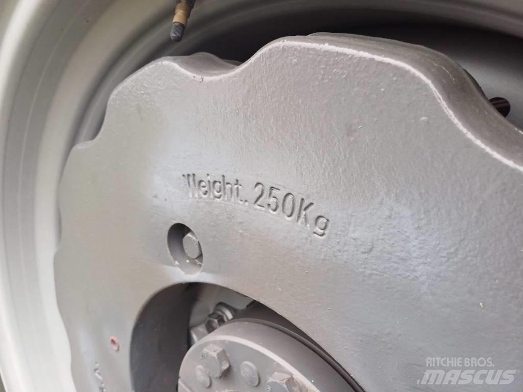 Massey Ferguson 8 S Трактори