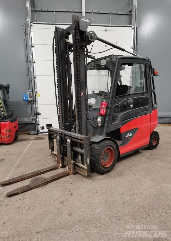 Linde E50HL-01 Електрически вилични кари-повдигачи