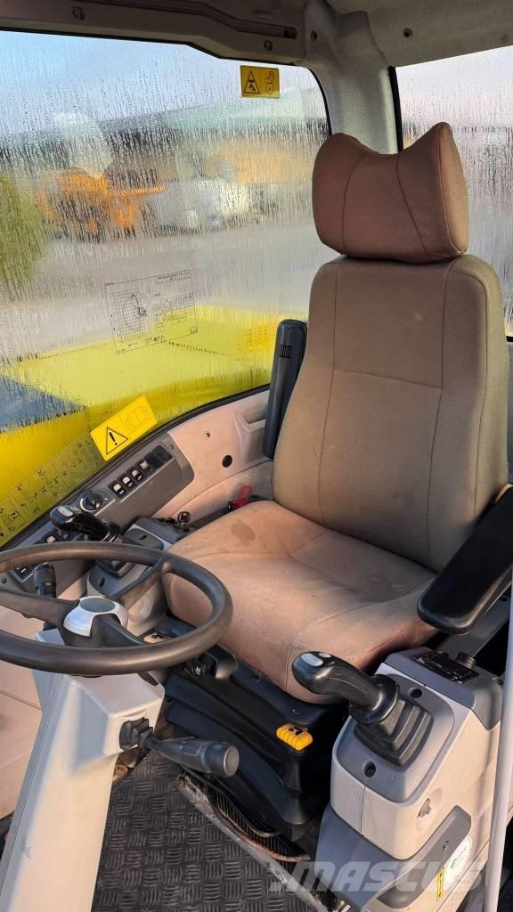 New Holland MH 2.6 Колесни екскаватори