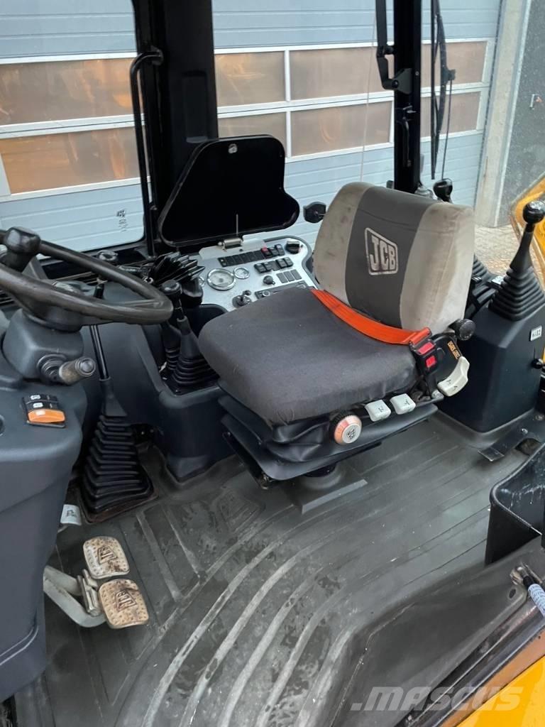 JCB 2CX Товарач със заден ексватор