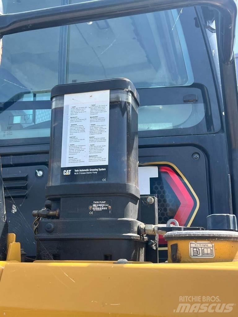 CAT 730 Твърди самосвали
