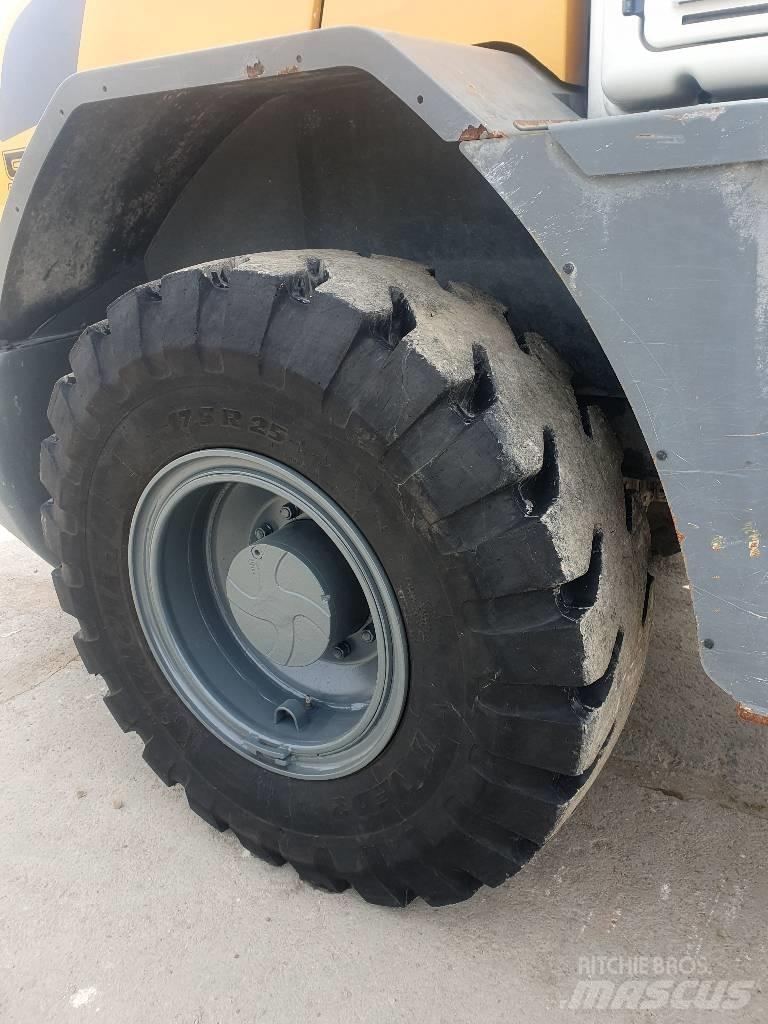 Liebherr L 524 Колесни товарачи
