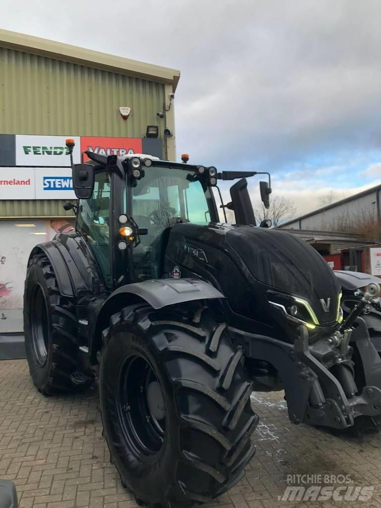 Valtra T235V Трактори