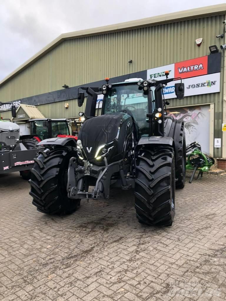 Valtra T235V Трактори