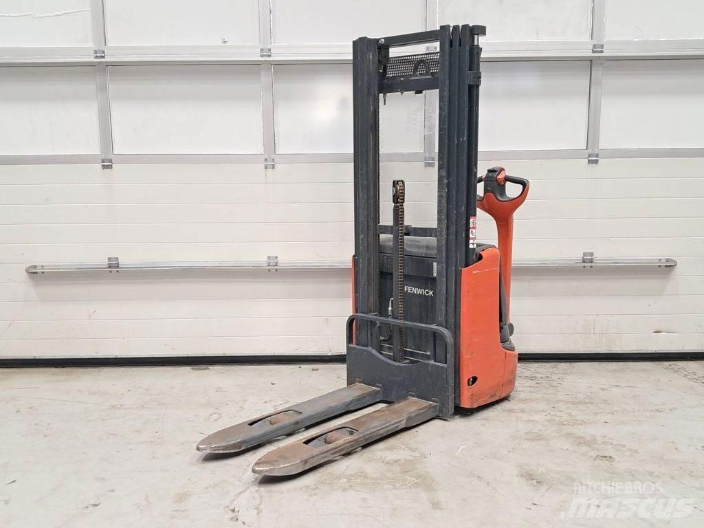 Linde L10 Колички високоповдигачи с теглич