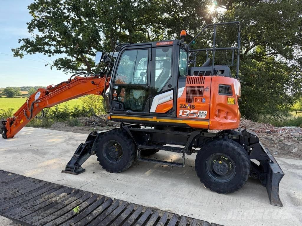 Hitachi ZX 135 W-7 Колесни екскаватори
