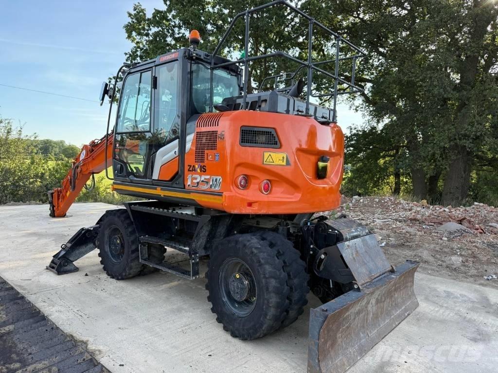 Hitachi ZX 135 W-7 Колесни екскаватори