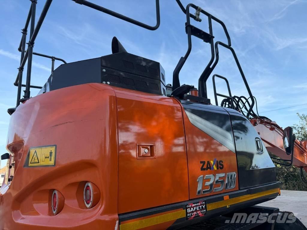 Hitachi ZX 135 W-7 Колесни екскаватори