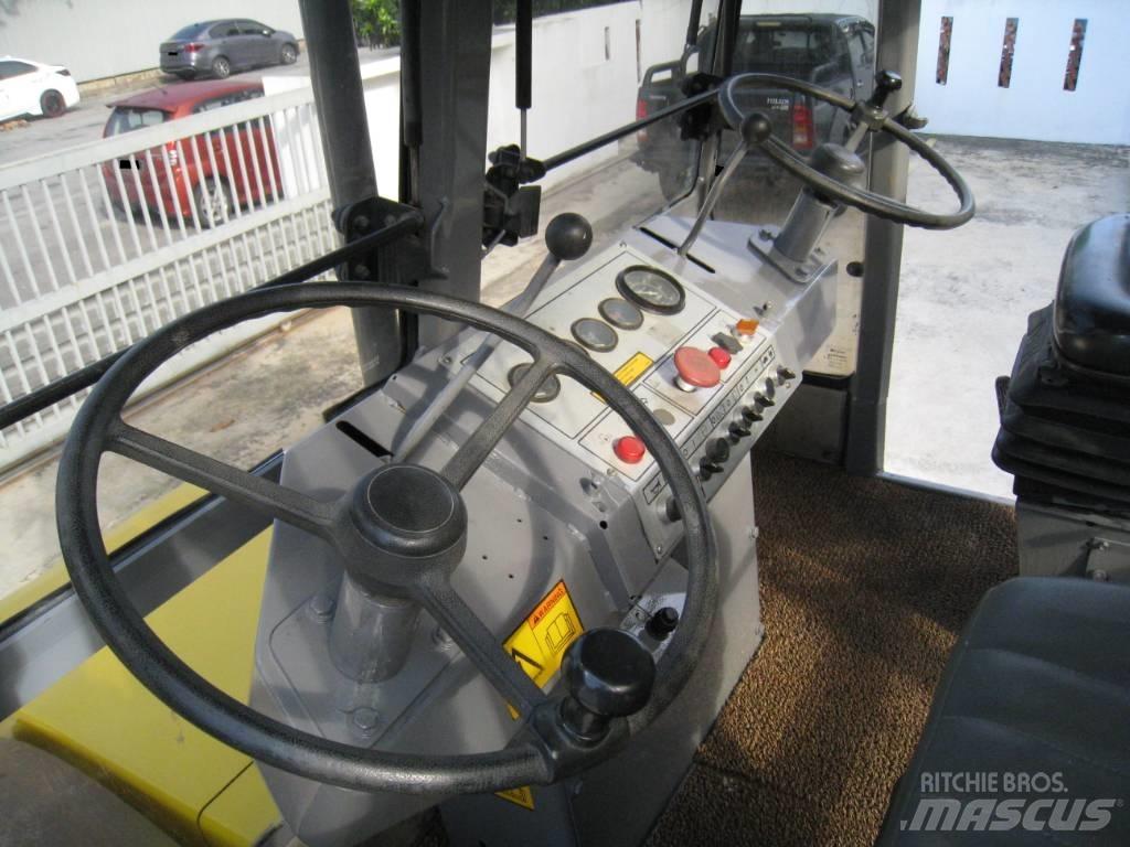 Dynapac CS 141 Двойни барабанни ролки

