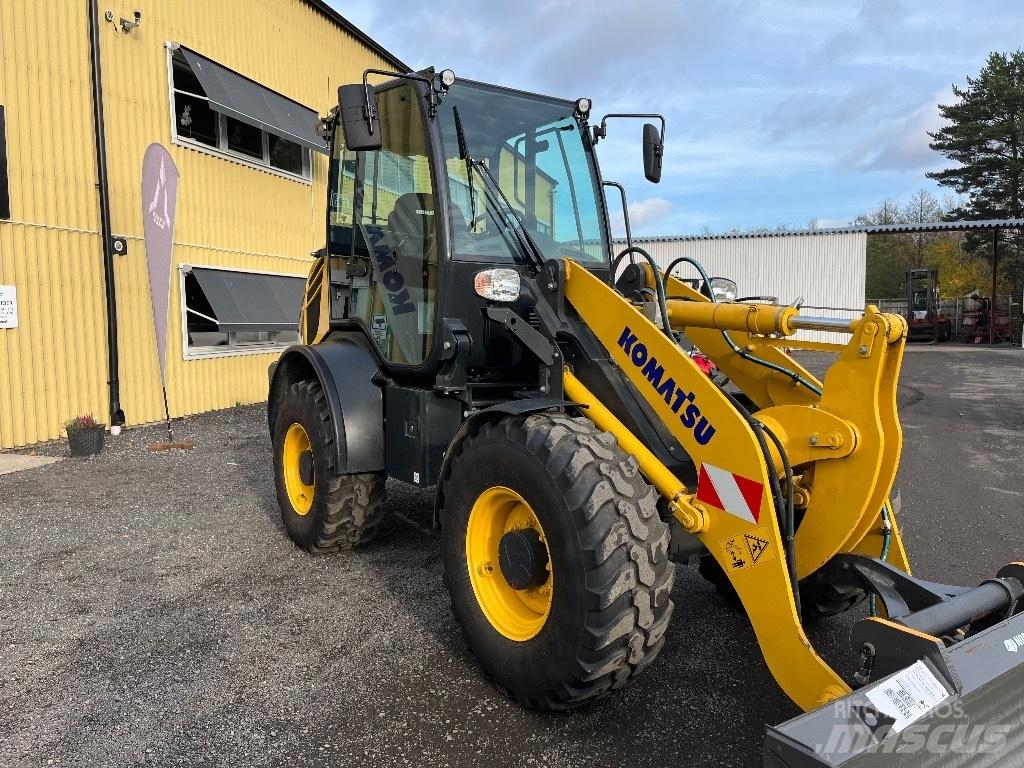 Komatsu WA80M-8 Колесни товарачи