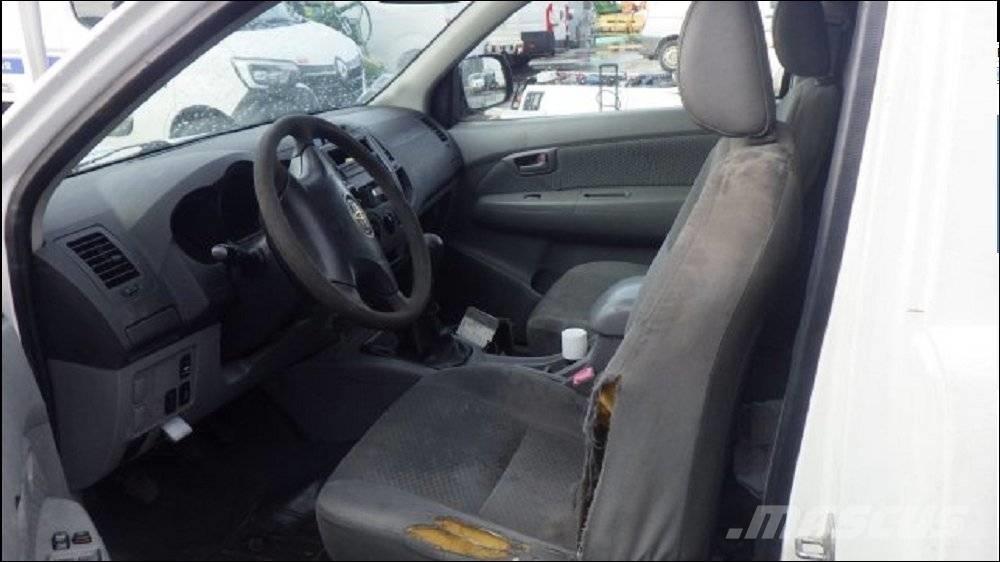 Toyota Hilux Пикапи