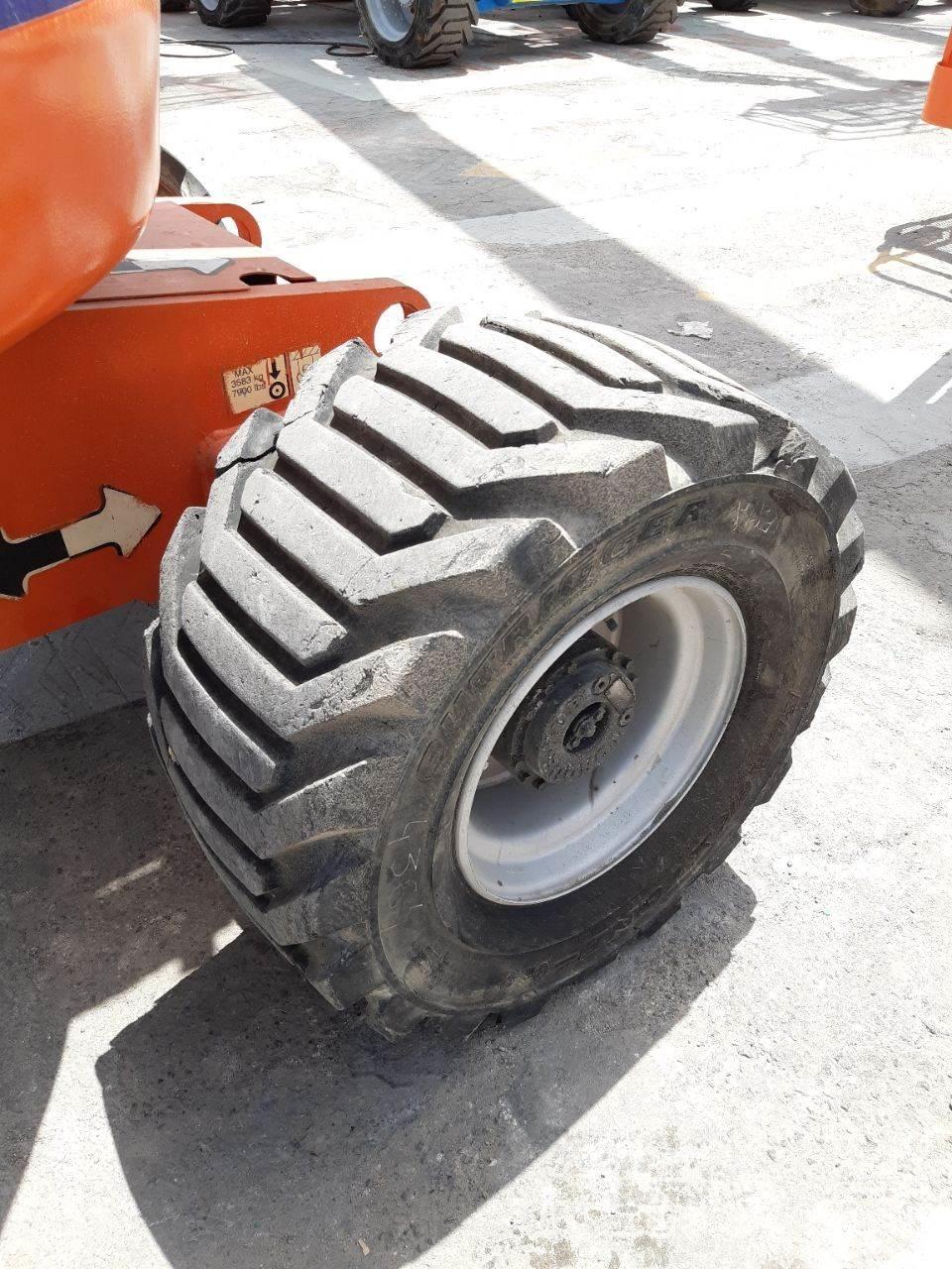 JLG 450AJ Съчленени стрелови подемници