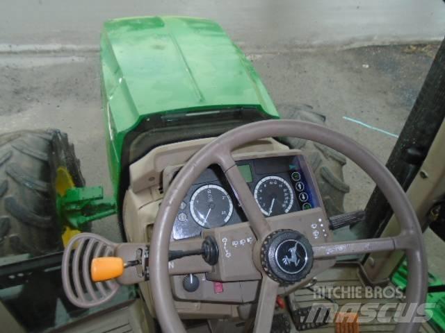 John Deere 6115 M Трактори