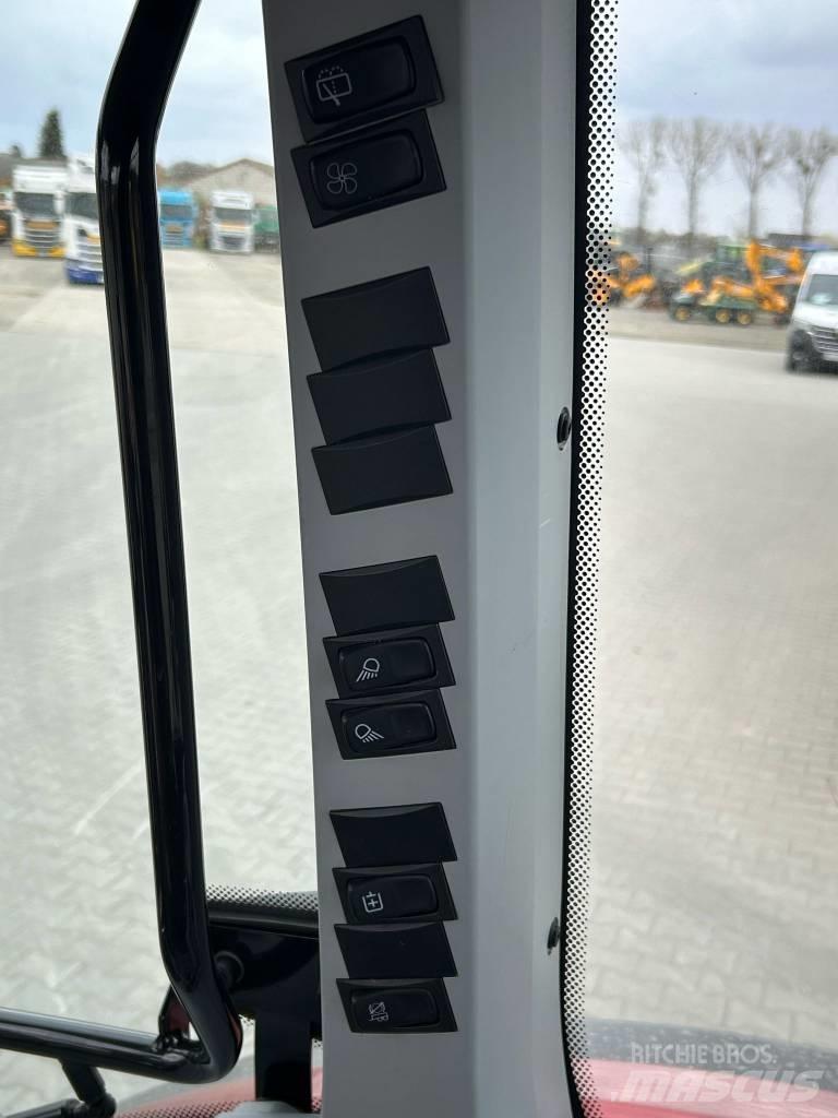 Valtra A 104 Трактори