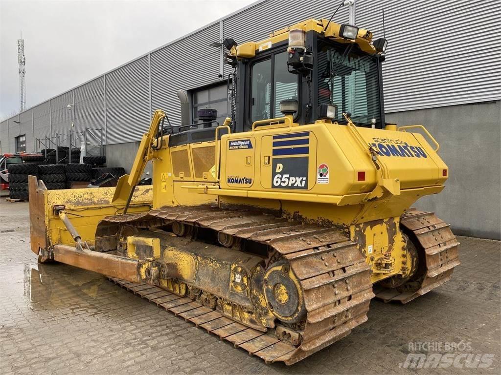 Komatsu D65PXI-18 Верижни булдозери
