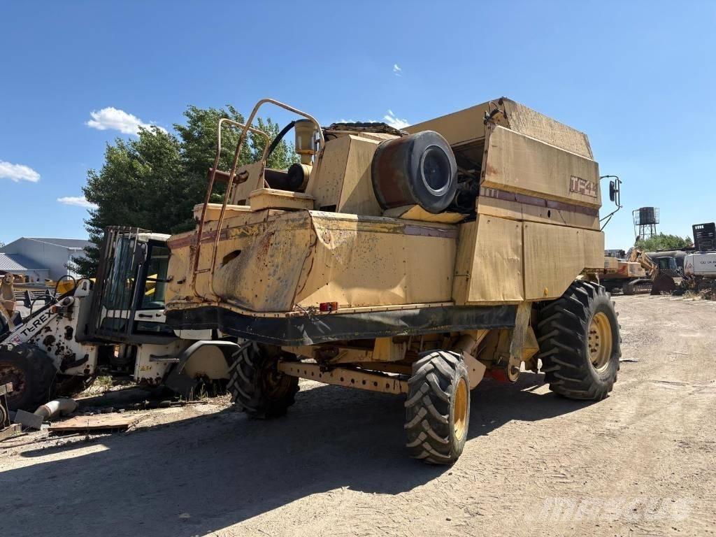 New Holland TF 44 Комбайни