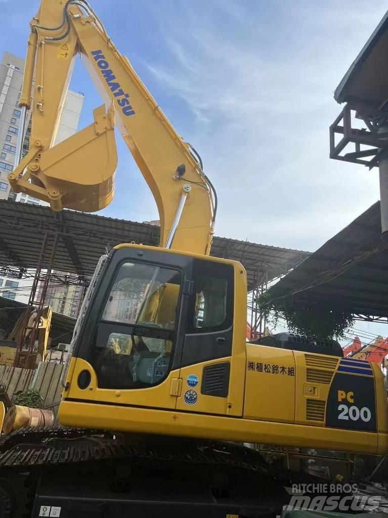 Komatsu PC 200 Средни екскаватори 7т - 12т