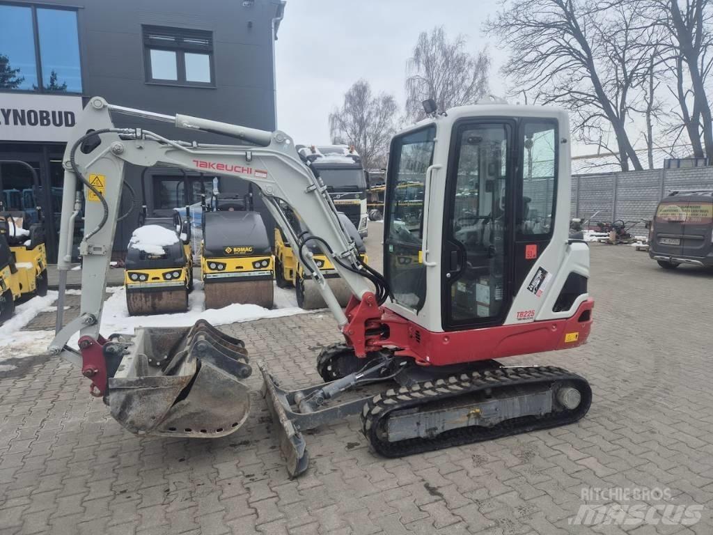 Takeuchi TB 225 Мини екскаватори < 7 т