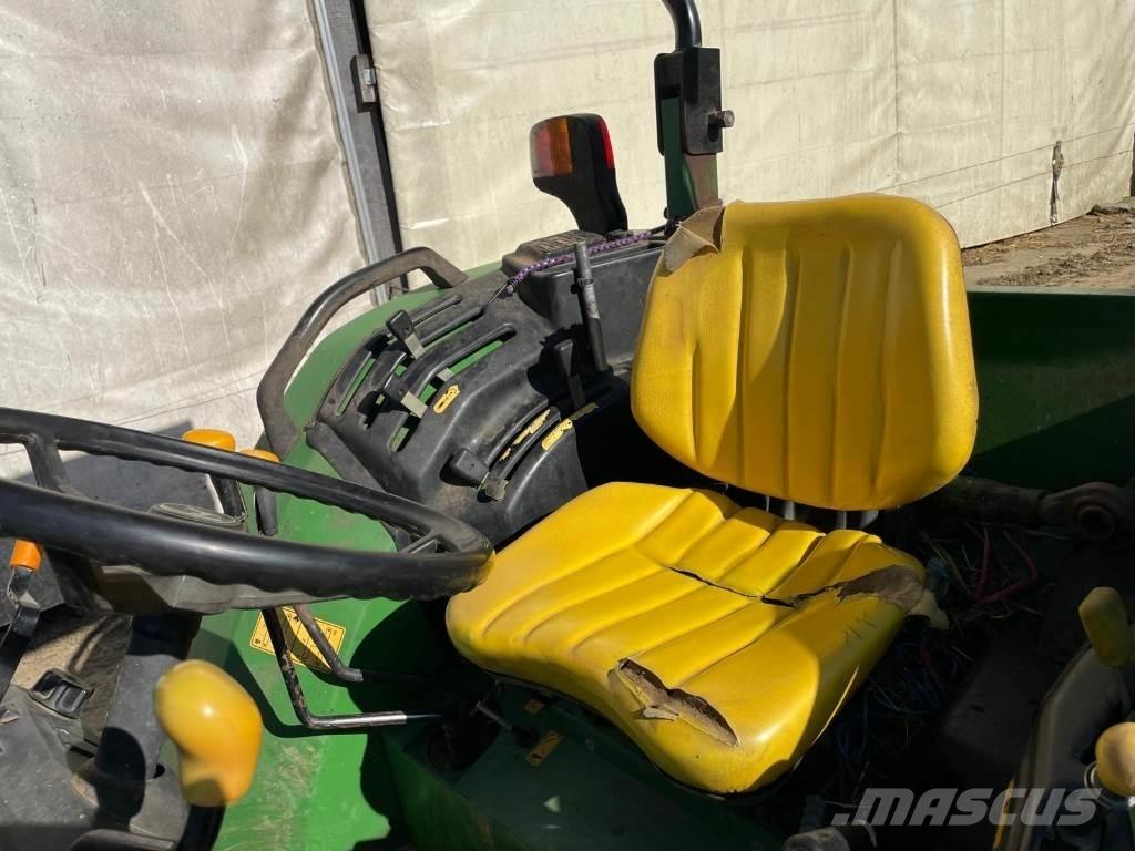 John Deere 5215 Трактори