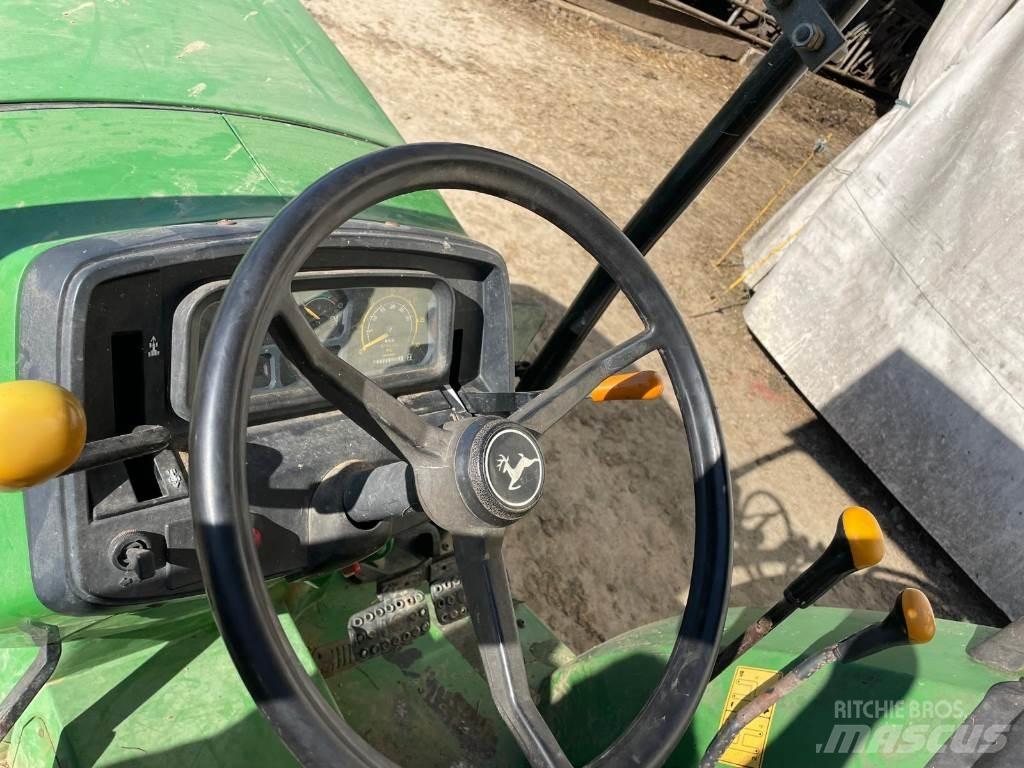 John Deere 5215 Трактори
