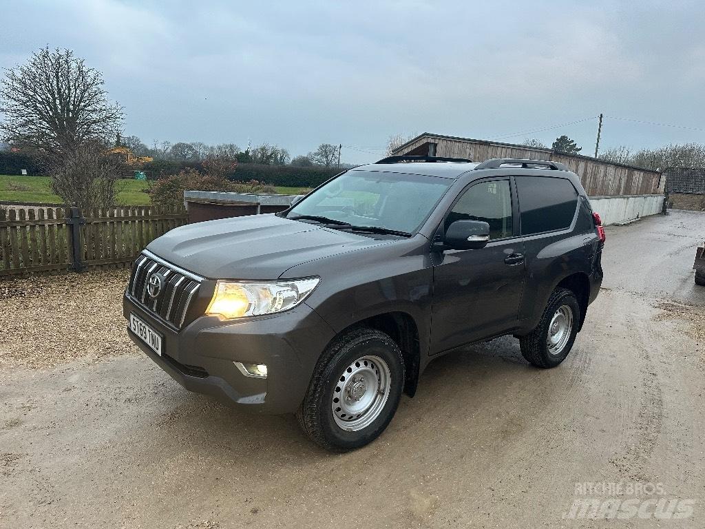 Toyota Landcruiser Пикапи