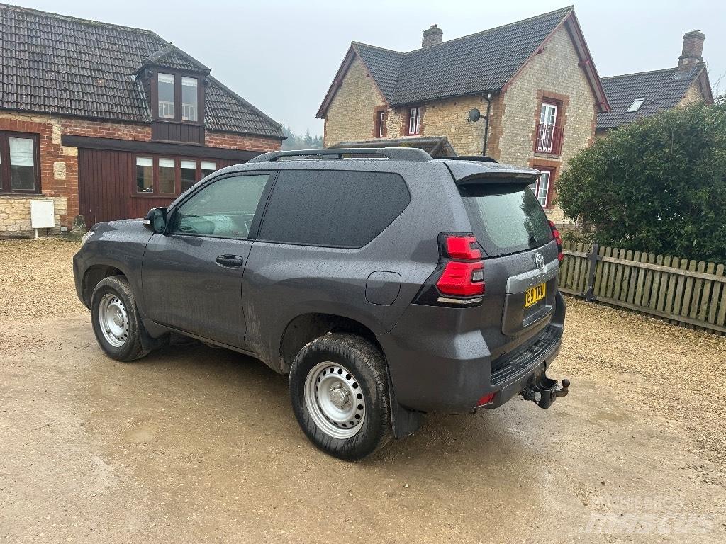 Toyota Landcruiser Пикапи