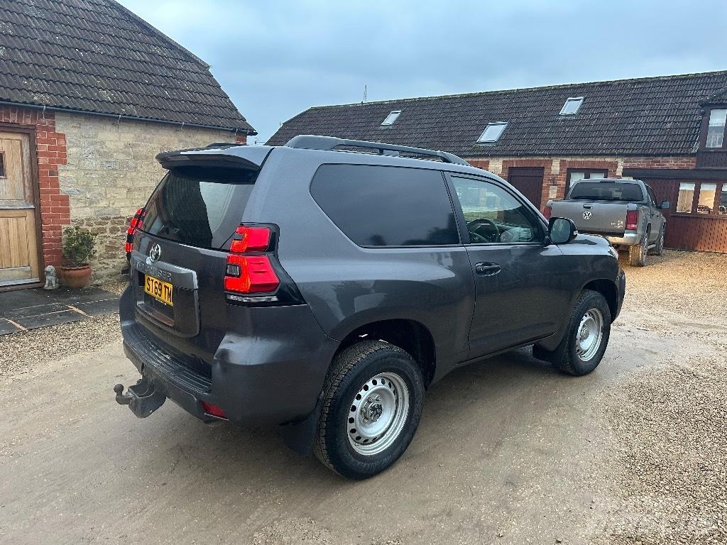 Toyota Landcruiser Пикапи