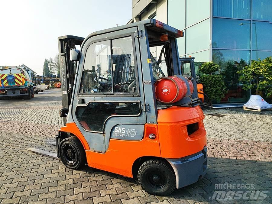 Toyota 42-7FGF18 Камиони с АГУ