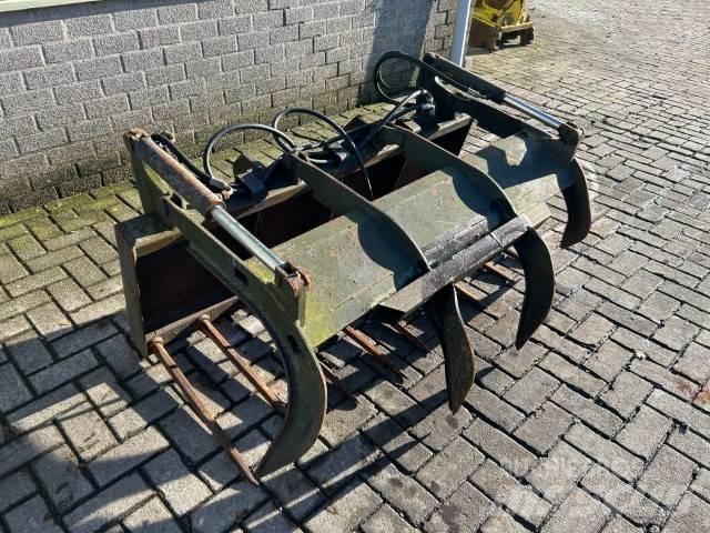 JCB Pelikan bak Кофи