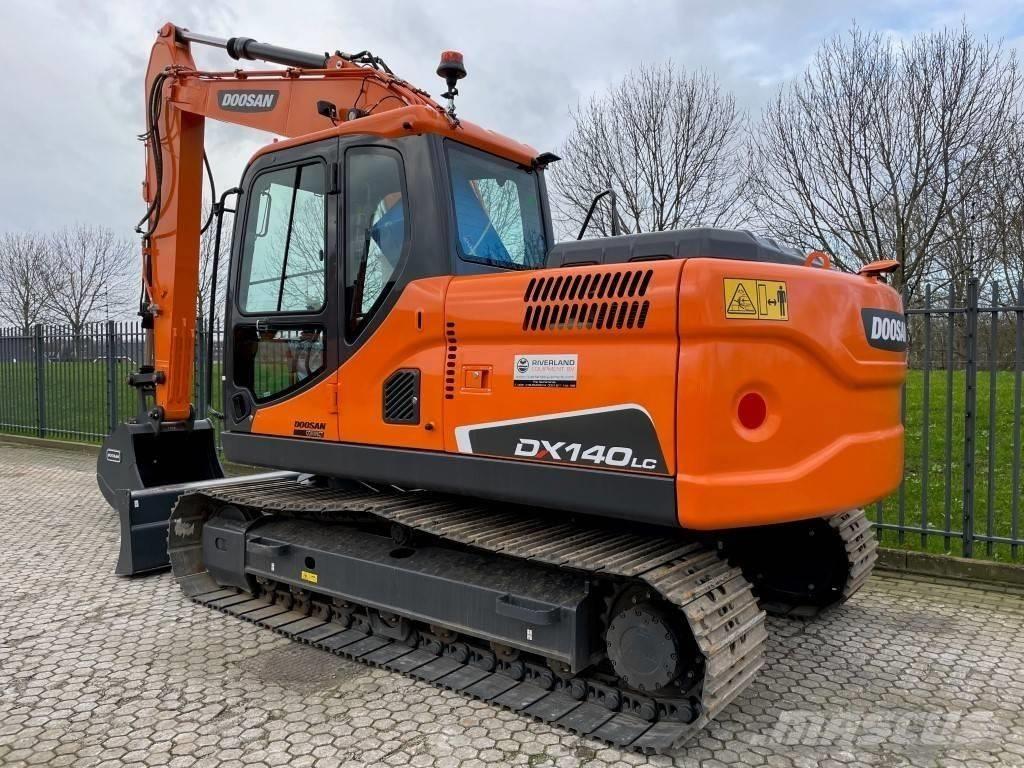 Doosan dx140w Колесни екскаватори
