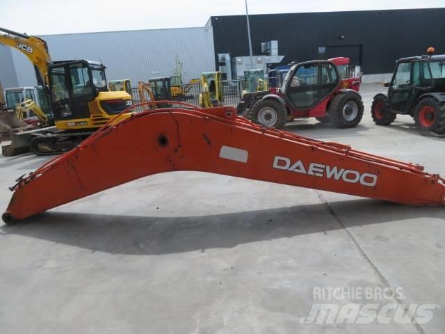 Daewoo DX 225 LC Шаси