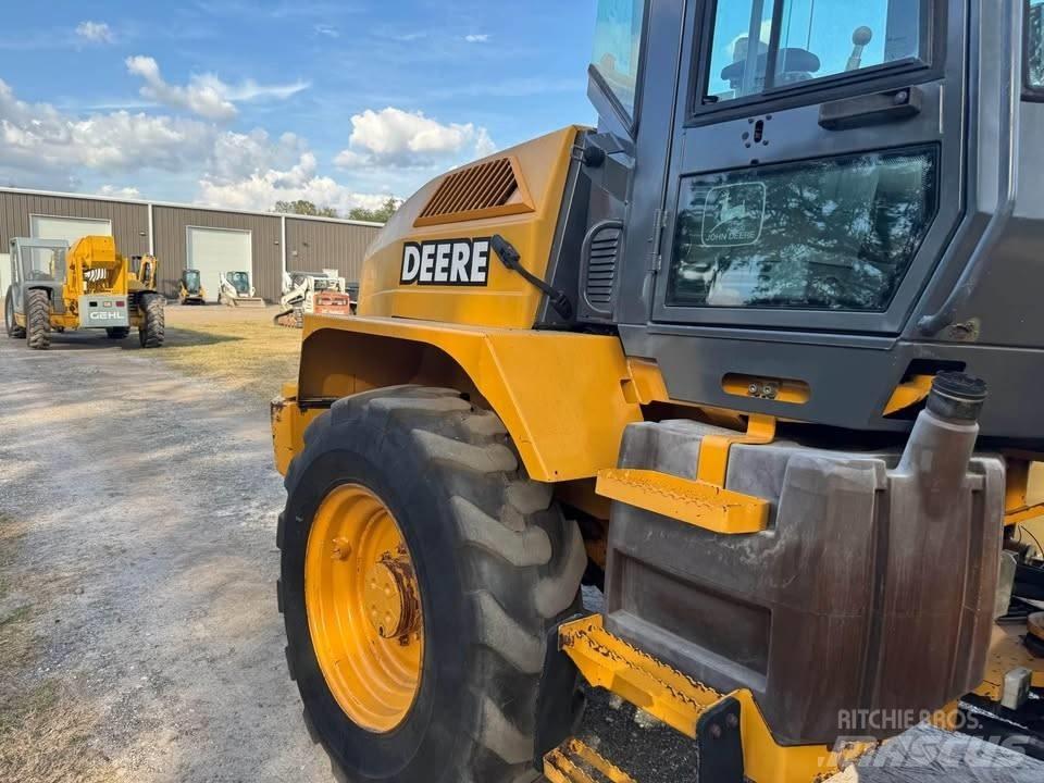 John Deere 324h Колесни товарачи