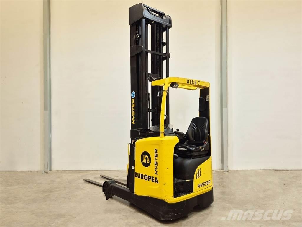 Hyster R1 6 HD Ретрак/ Високоповдигач с изместване на вилката напред