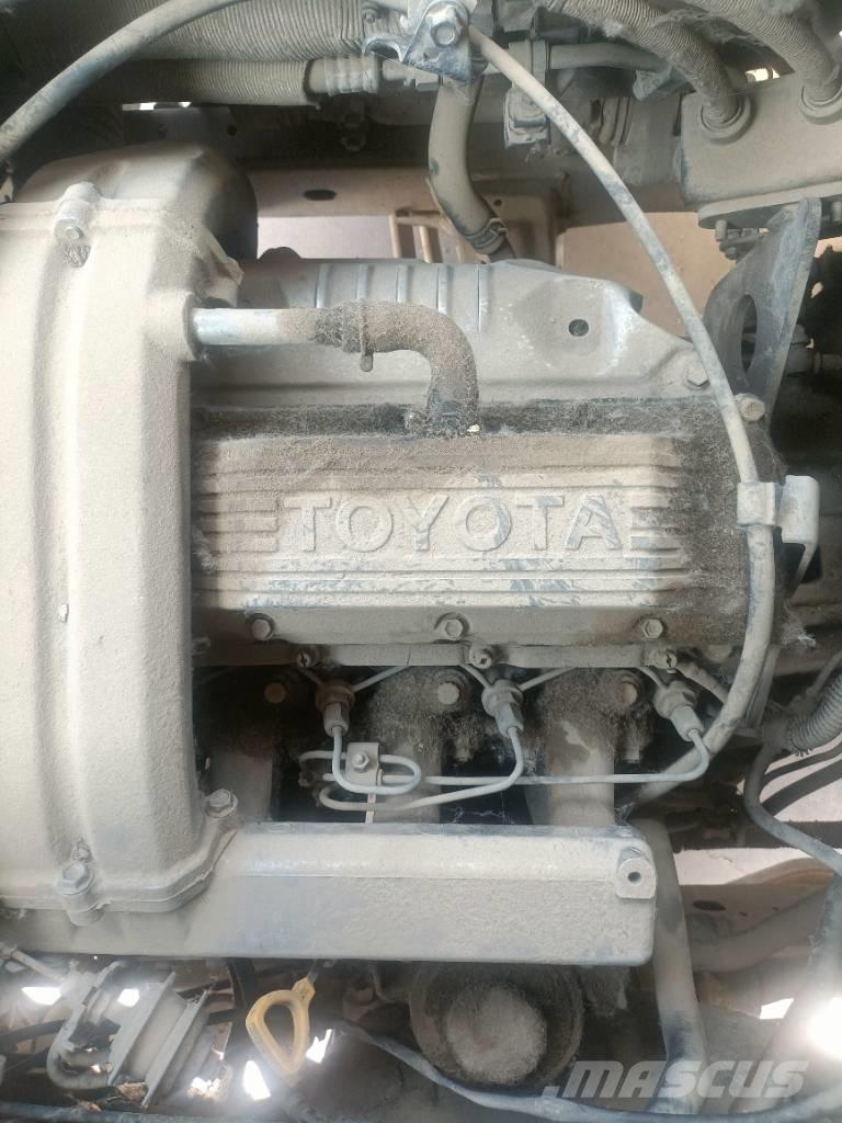 Toyota Coaster Bus Мини бусове